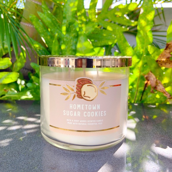 Bath and Body Works Hometown sugar cookies candle - Picture 4 of 7